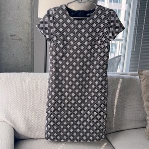 Banana Republic Black and White‎ Lined Shift Dress Size 0